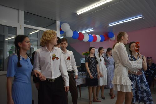 Кайбычтагы Картлар һәм инвалидлар йортына район башлыгы һәм лицейчылар килде