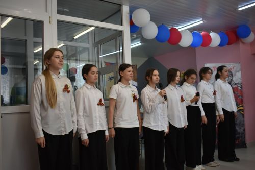 Кайбычтагы Картлар һәм инвалидлар йортына район башлыгы һәм лицейчылар килде