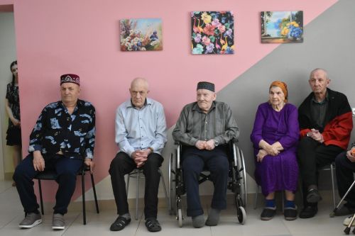 Кайбычтагы Картлар һәм инвалидлар йортына район башлыгы һәм лицейчылар килде