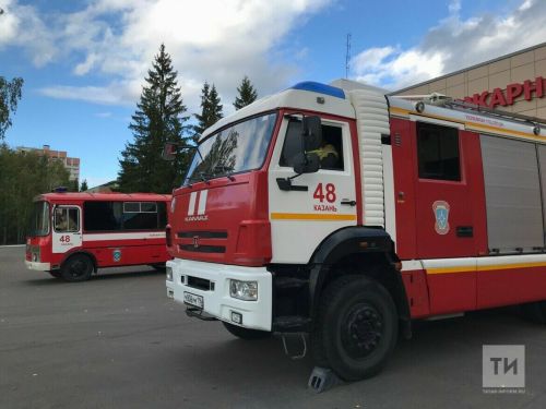Возле казанской многоэтажки на Фучика сожгли «ГАЗель» и легковушку