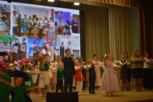 Кайбычның балалар сәнгать мәктәбе укучылары һәм укытучылары «Җиңүле яз җыры» дип исемләнгән концерт куйды