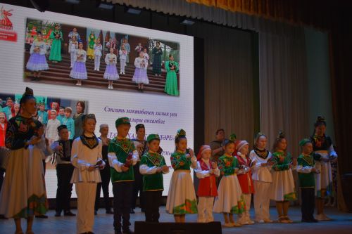 Кайбычның балалар сәнгать мәктәбе укучылары һәм укытучылары «Җиңүле яз җыры» дип исемләнгән концерт куйды