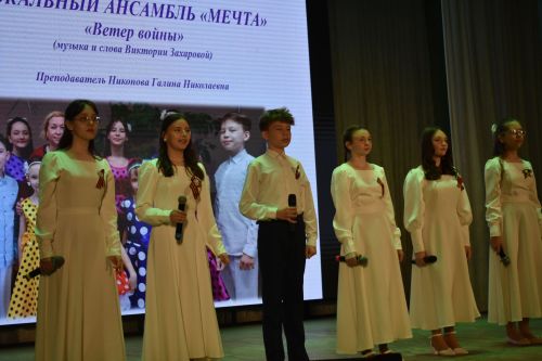 Кайбычның балалар сәнгать мәктәбе укучылары һәм укытучылары «Җиңүле яз җыры» дип исемләнгән концерт куйды