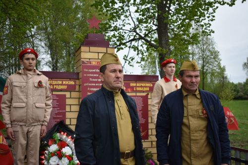 Камыллы авылында яңа һәйкәл ачылды