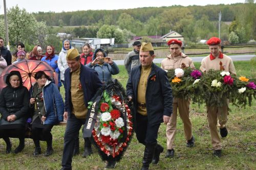 Камыллы авылында яңа һәйкәл ачылды
