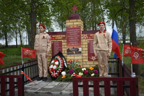 Камыллы авылында яңа һәйкәл ачылды