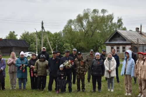 Камыллы авылында яңа һәйкәл ачылды