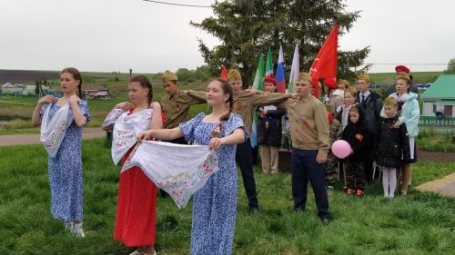 В Нижней Куланге торжественно открыли памятник воинам Великой Отечественной войны