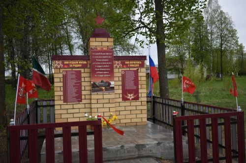 Камыллы авылында яңа һәйкәл ачылды