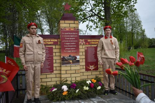 Камыллы авылында яңа һәйкәл ачылды