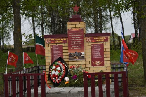 Камыллы авылында яңа һәйкәл ачылды