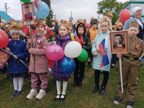 Бөек Ватан сугышында Җиңүнең 80 еллыгы уңаеннан Кошманда үткәрелгән митинг мизгелләре