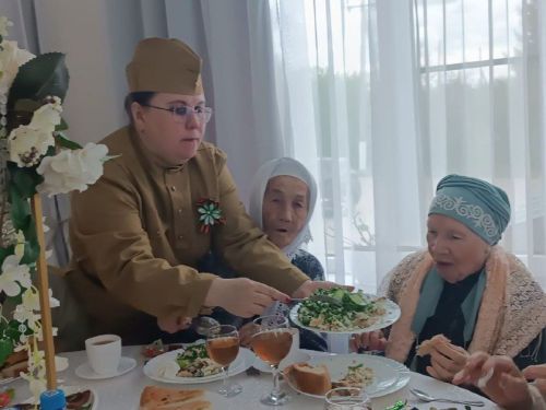 Олы Кайбычтагы кафеда өлкән буын кешеләрен хөрмәтләделәр