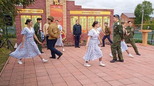 Бөек Ватан сугышында Җиңүнең 80 еллыгы уңаеннан Кошманда үткәрелгән митинг мизгелләре