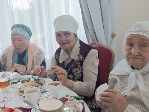 Олы Кайбычтагы кафеда өлкән буын кешеләрен хөрмәтләделәр