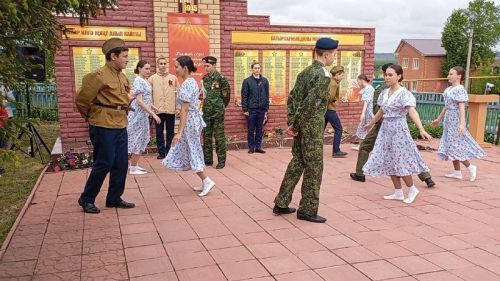 Бөек Ватан сугышында Җиңүнең 80 еллыгы уңаеннан Кошманда үткәрелгән митинг мизгелләре