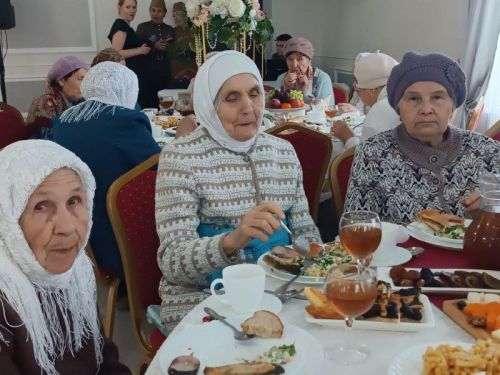 Олы Кайбычтагы кафеда өлкән буын кешеләрен хөрмәтләделәр