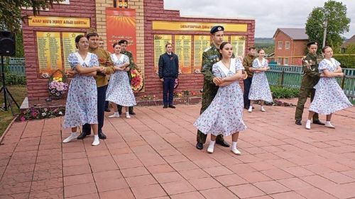 Бөек Ватан сугышында Җиңүнең 80 еллыгы уңаеннан Кошманда үткәрелгән митинг мизгелләре
