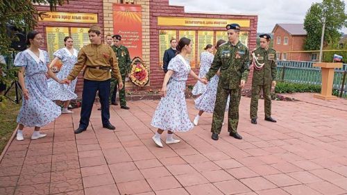 Бөек Ватан сугышында Җиңүнең 80 еллыгы уңаеннан Кошманда үткәрелгән митинг мизгелләре
