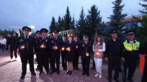 По случаю Дня памяти и скорби 21 июня в мемориальном комплексе Больших Кайбицах состоялась акция «Свеча памяти»