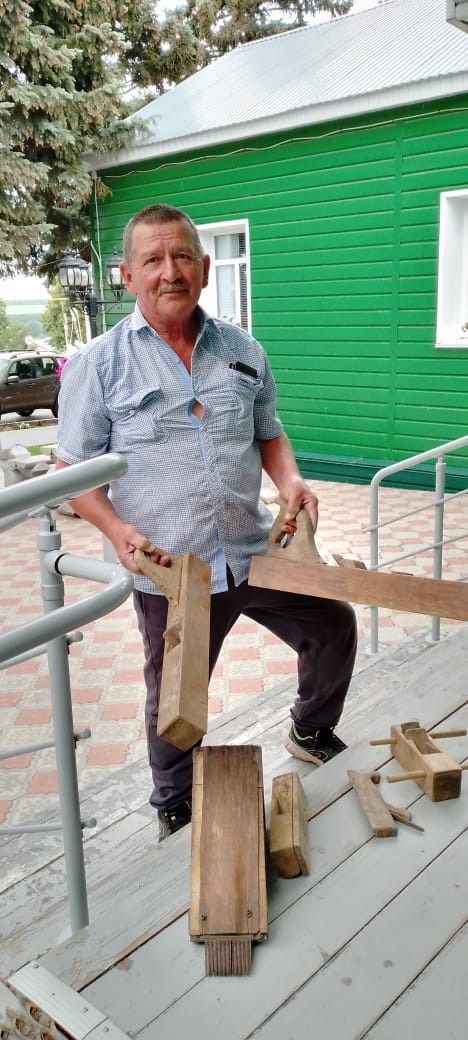 Житель села Старые Чечкабы принял участие в акции «Подари музею экспонат» и передал ценные предметы крестьянского быта в музей Кайбицкого края