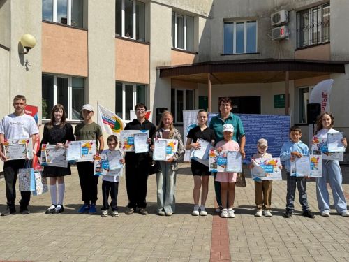 В Кайбицах накануне Дня молодежи состоялась церемония награждения победителей и участников республиканского профсоюзного конкурса детских рисунков