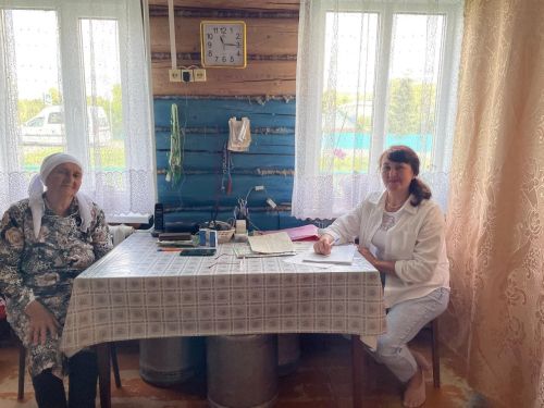 Специалисты Комплексного центра социального обслуживания «Омет» регулярно выезжают в Кайбицкий район, чтобы контролировать качество работы социальных работников