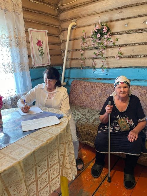 Специалисты Комплексного центра социального обслуживания «Омет» регулярно выезжают в Кайбицкий район, чтобы контролировать качество работы социальных работников