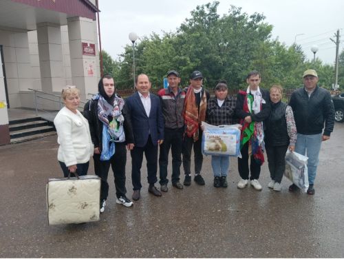 Кайбыч егетләре армиягә китте