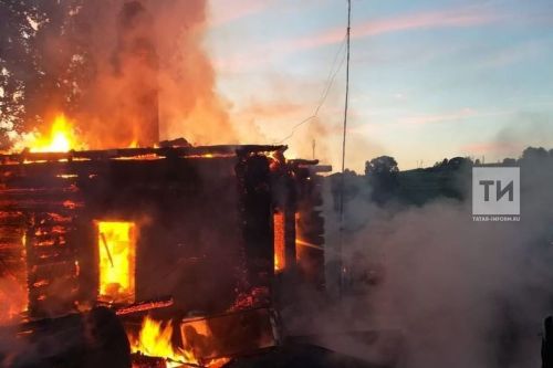 На пожаре в татарстанском селе погибла женщина, мужчина в больнице