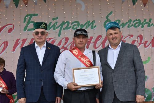 Кайбыч Сабан туенда хезмәт алдынгыларына дәүләт бүләкләрен тапшырдылар