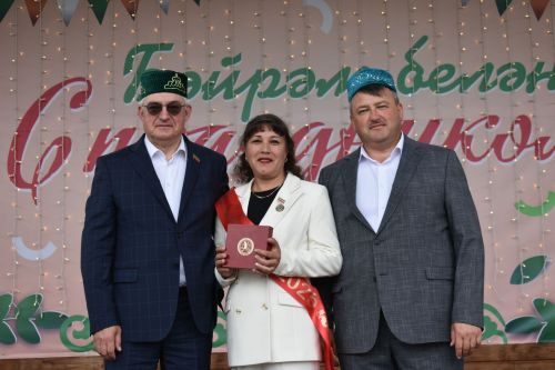 Кайбыч Сабан туенда хезмәт алдынгыларына дәүләт бүләкләрен тапшырдылар