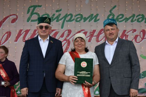 Кайбыч Сабан туенда хезмәт алдынгыларына дәүләт бүләкләрен тапшырдылар