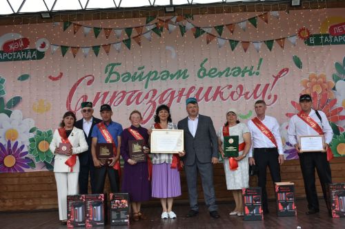 Кайбыч Сабан туенда хезмәт алдынгыларына дәүләт бүләкләрен тапшырдылар