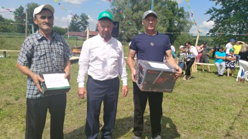 На Сабантуе в Большом Русакове разыграли двух баранов