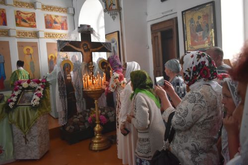 Митрополит Казанский и Татарстанский провел праздничную литургию в Свято-Троицком храме в Турминском