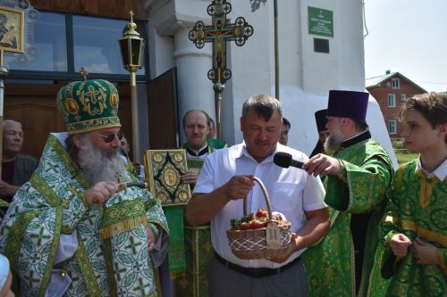Митрополит Казанский и Татарстанский провел праздничную литургию в Свято-Троицком храме в Турминском
