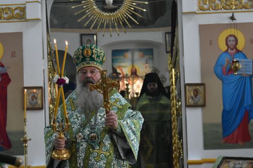 Митрополит Казанский и Татарстанский провел праздничную литургию в Свято-Троицком храме в Турминском