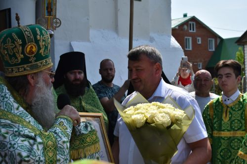 Митрополит Казанский и Татарстанский провел праздничную литургию в Свято-Троицком храме в Турминском