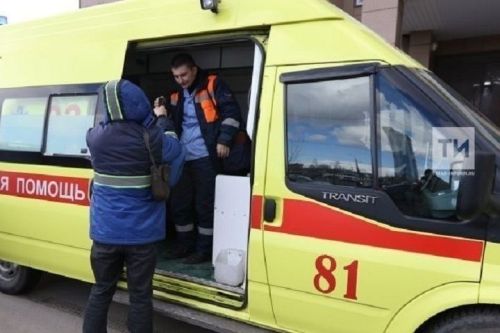 Легковушка на скорости влетела в столб на трассе в РТ, беременная пассажирка погибла