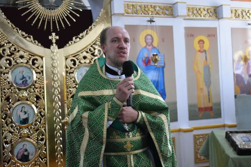 Митрополит Казанский и Татарстанский провел праздничную литургию в Свято-Троицком храме в Турминском