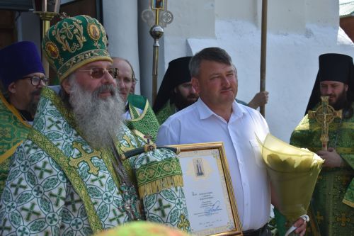 Митрополит Казанский и Татарстанский провел праздничную литургию в Свято-Троицком храме в Турминском