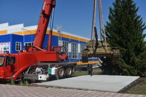 В парке Победы в Больших Кайбицах установили настоящий танк