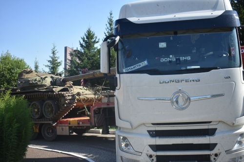 В парке Победы в Больших Кайбицах установили настоящий танк