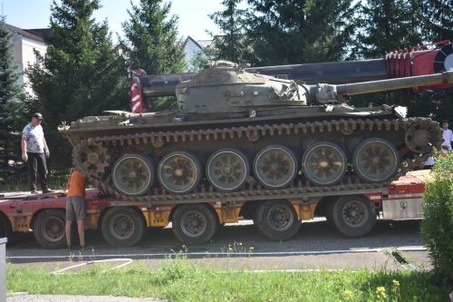 В парке Победы в Больших Кайбицах установили настоящий танк