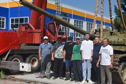 В парке Победы в Больших Кайбицах установили настоящий танк