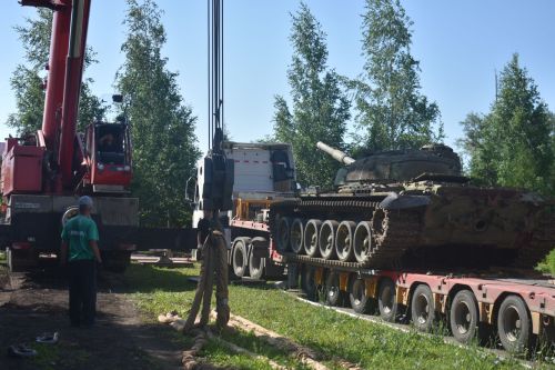 В парке Победы в Больших Кайбицах установили настоящий танк