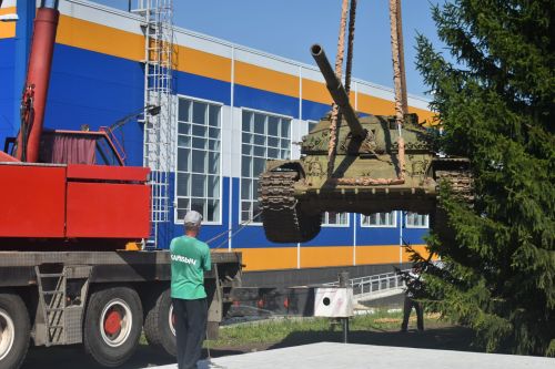 В парке Победы в Больших Кайбицах установили настоящий танк