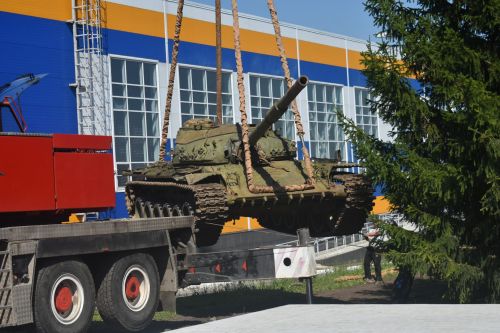 В парке Победы в Больших Кайбицах установили настоящий танк