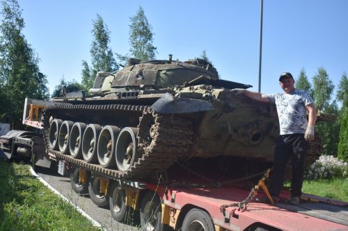 В парке Победы в Больших Кайбицах установили настоящий танк